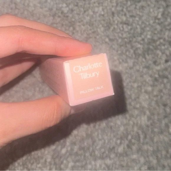 Charlotte Tilbury Beauty Light Wand in Pillow Talk! - Picture 3 of 4